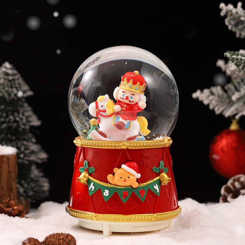 Una variedad de regalos de decoración de Navidad Navidad iluminante bola de cristal caja de música ventana diseño de velas lámparas de viento árbol de Navidad