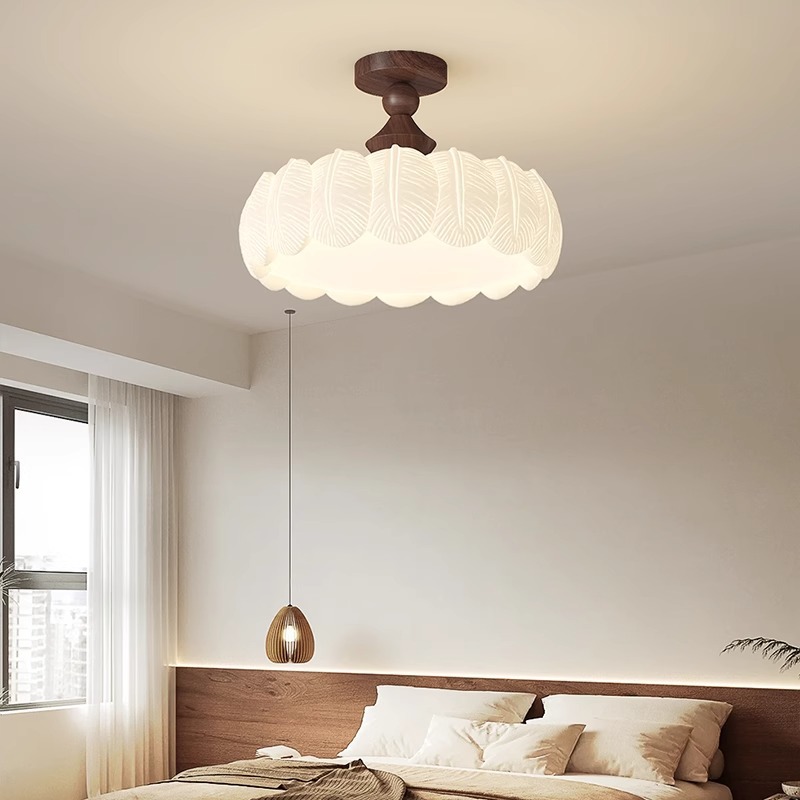 [Seleccionado cuidadosamente] Plumas de techo francés de mediana edad, madera maciza retro americana, protección ocular de espectro completo, lámpara creativa para el dormitorio principal