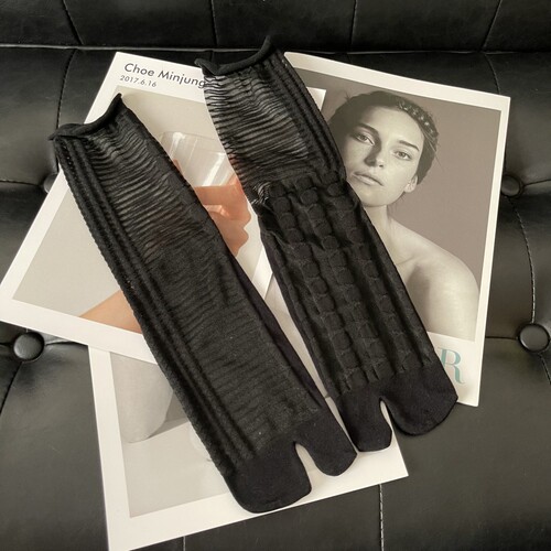 Summer thin crystal silk transparent two-toe jacquard leaf polka dot curling socks Japanese style tabi socks