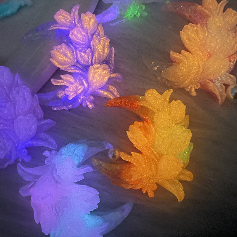 新しい月の花束は夜光樹脂の部品を染めてdiy携帯の携帯電話の携帯電話のクリームのヘアピンの収納箱を作ります。