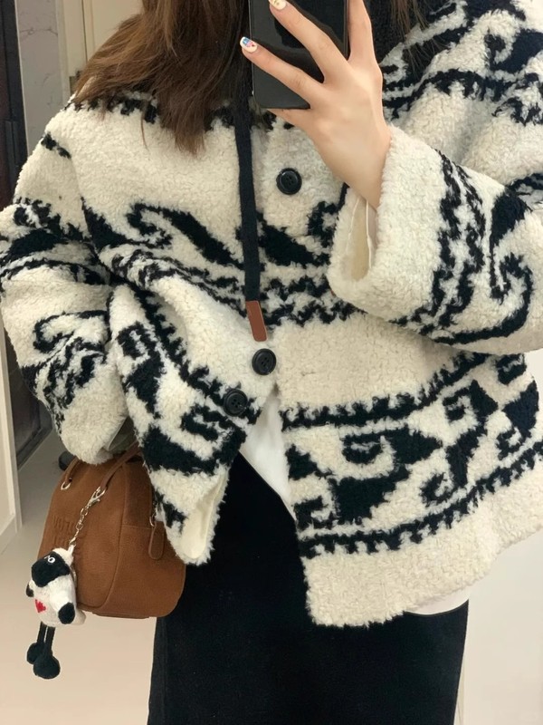 女性用のパターンコントラストカラーデザインのラムウールジャケット、中国風のフード付き、ゆったり、ベルベット、厚みがあり、小柄な人向けに暖かく保ちます。|undefined