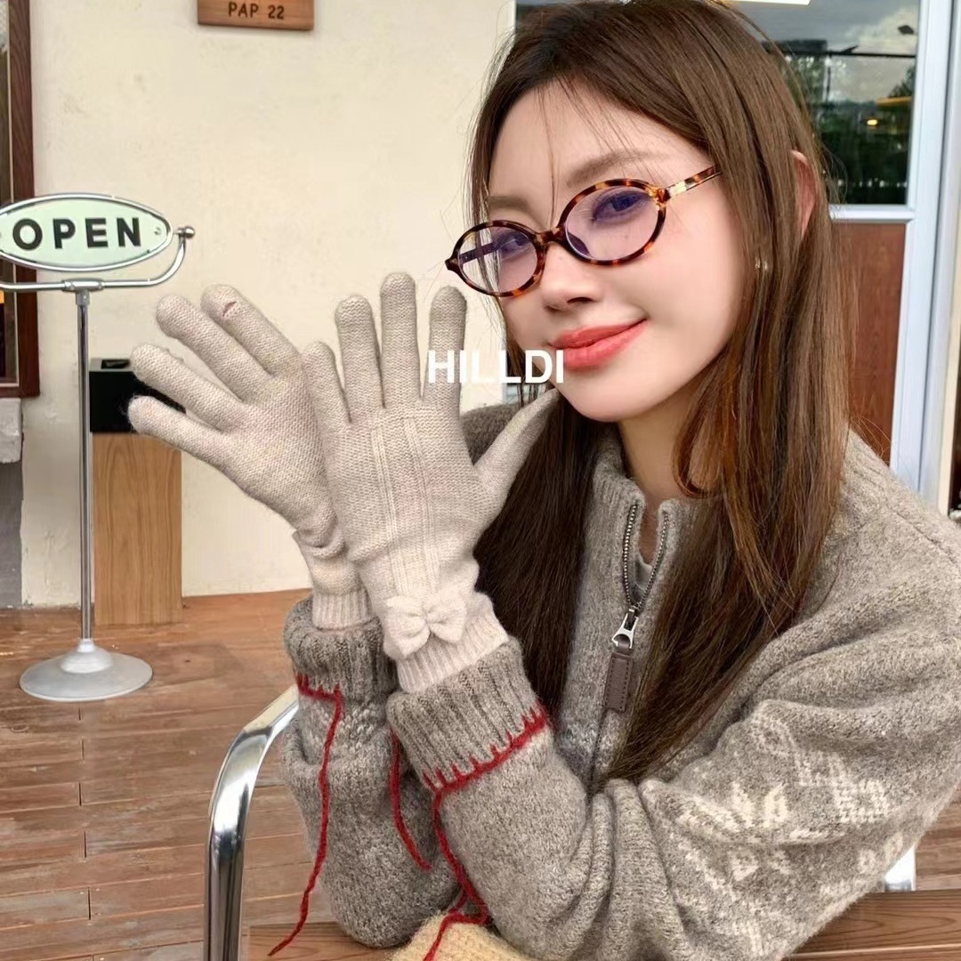 Keep warm gloves with bow