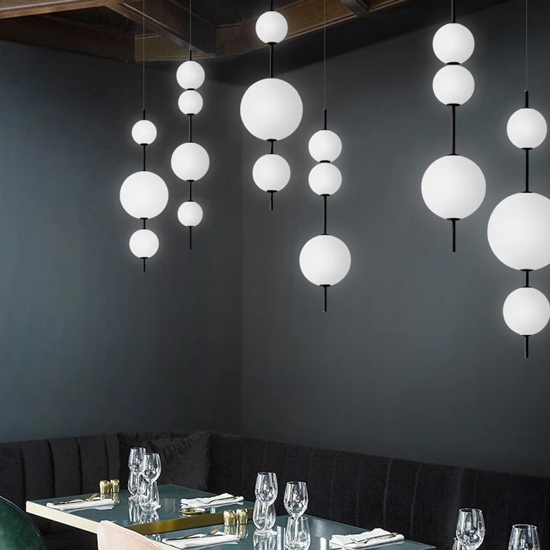 Nórdico simple nuevo candelabro en línea sala de estar dormitorio lujo creativo bola blanca LED burbuja de vidrio lámpara de bola sin