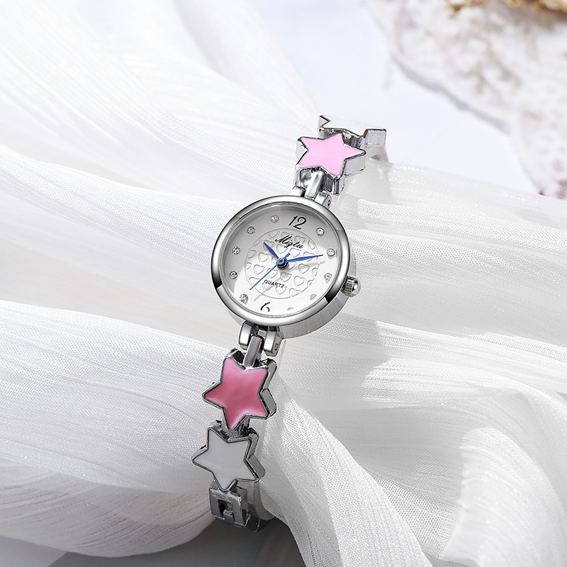 Comercio exterior nuevo reloj de tendencia de moda para mujer reloj de pulsera compacto ropa de temperamento reloj de mujer de todo fósforo accesorios relojes