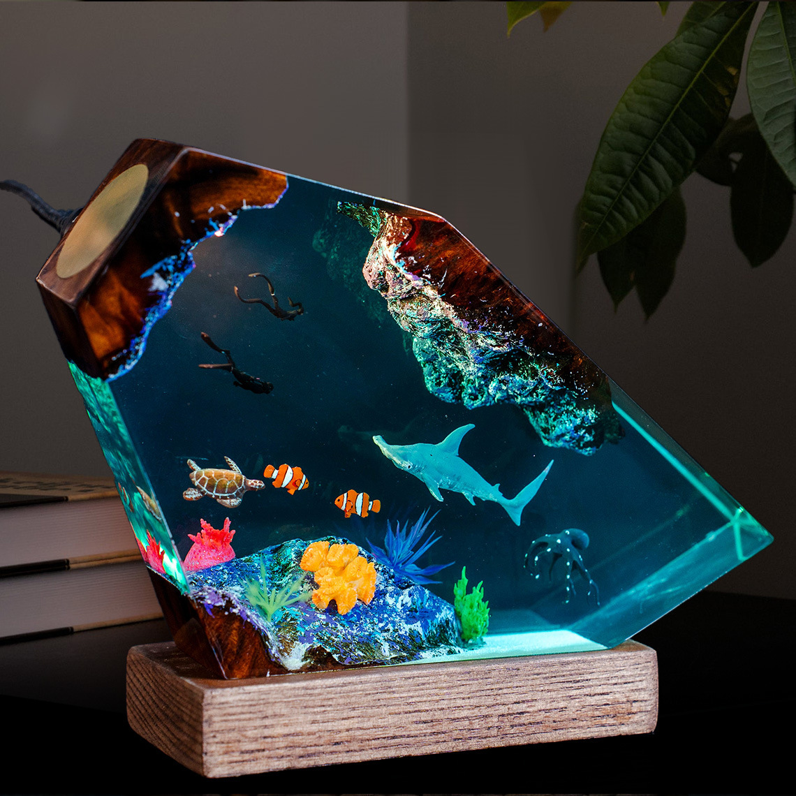 Amazon Hot sale ballena jorobada vista del mar microscópica buceador resina lámpara de madera epoxi y madera lámpara de noche gratis