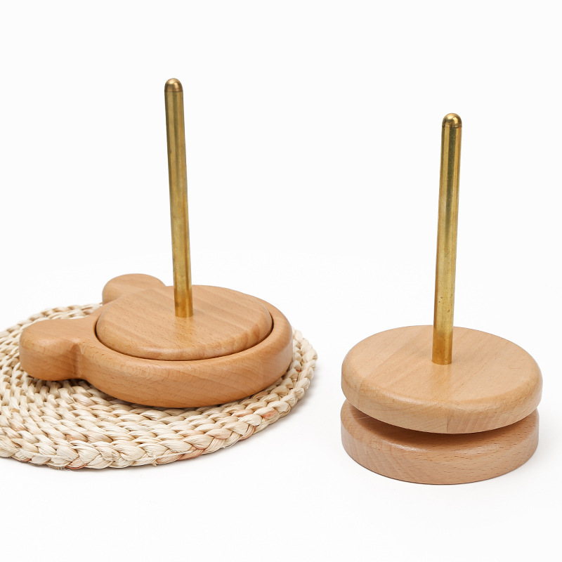 Rodeado de hilo de lana giratorio de madera, grupo de hilo doméstico, herramienta tejida a mano, base de eje de hilo de lana de suéter tejido