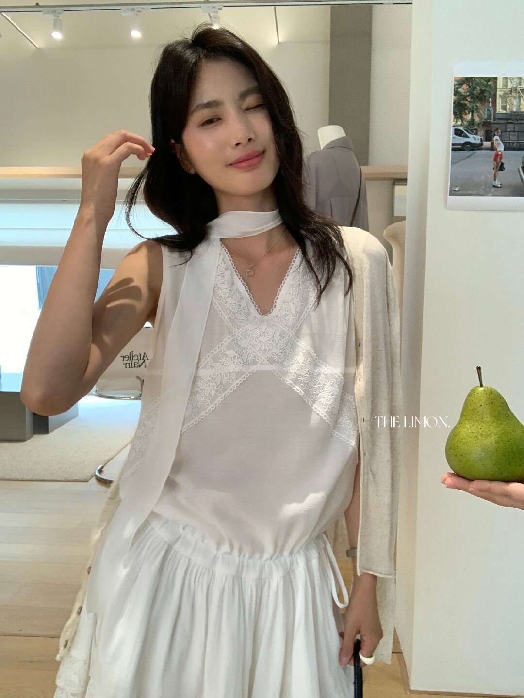 Đầm ren dây rút cổ V eo thon dáng suông tay ngắn — màu trắng chi tiết 14