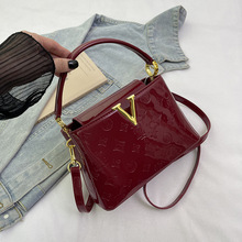 2025���Q�¿���Ƥ�r�аٴ���ĸˮͰ������������������μ�б���