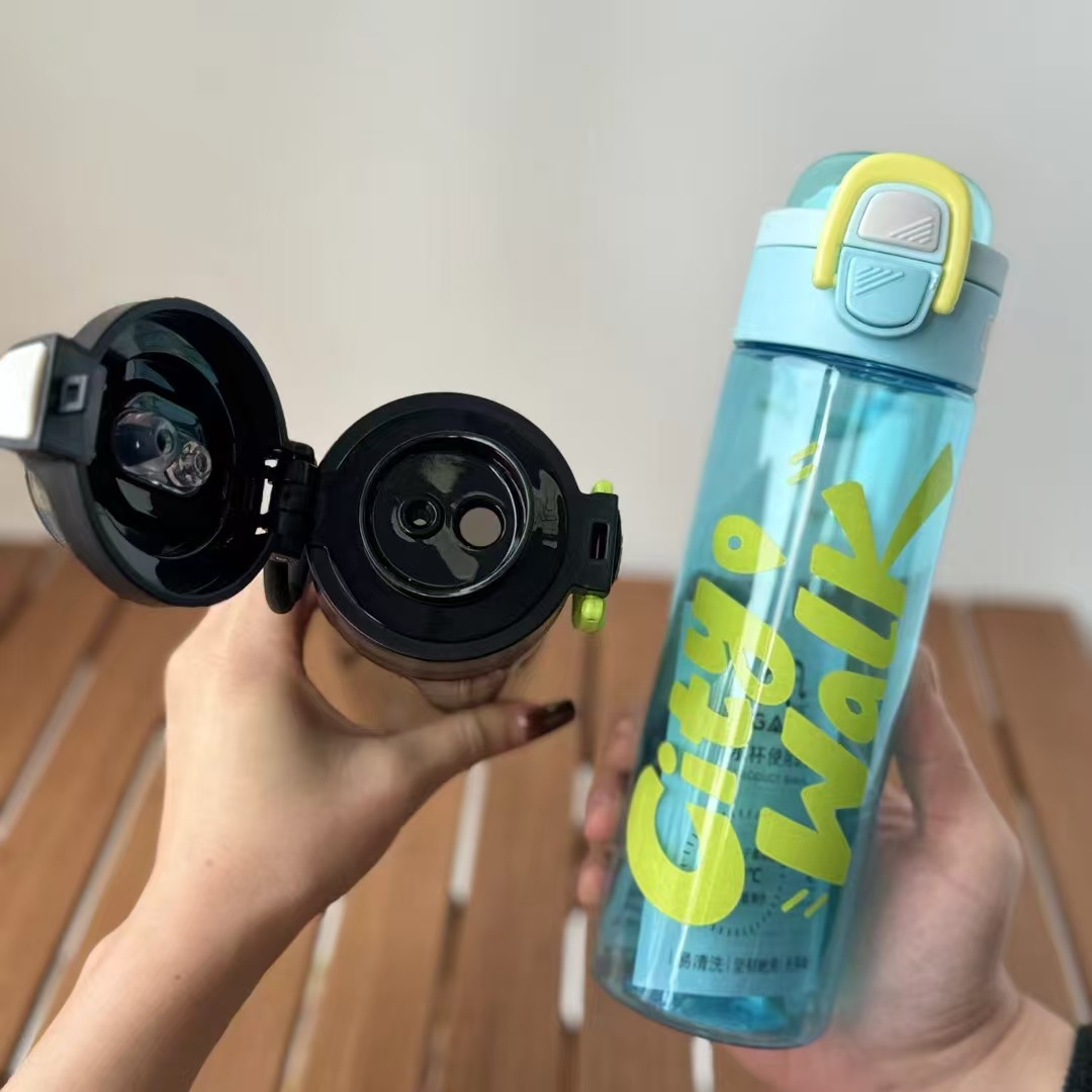 Nueva taza de plástico simple 680ml taza de agua de gran capacidad estudiantes al aire libre taza de bebida directa taza creativa