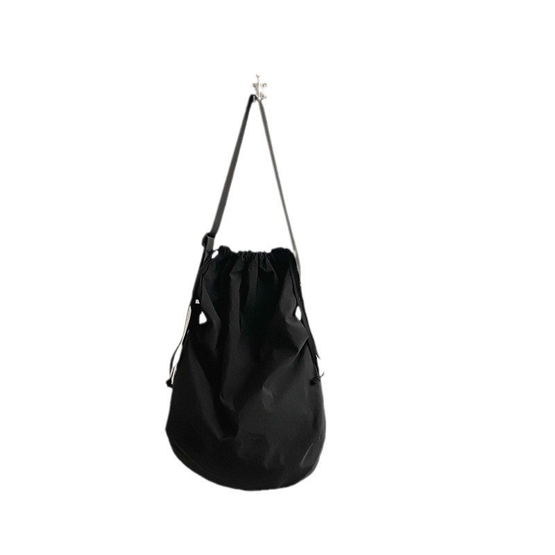 Bolso de cuerda simple nuevo bolso de hombro de color sólido para mujeres versión coreana de bolso retro tote para estudiantes universitarios con bolsos correccionales para hombres de moda