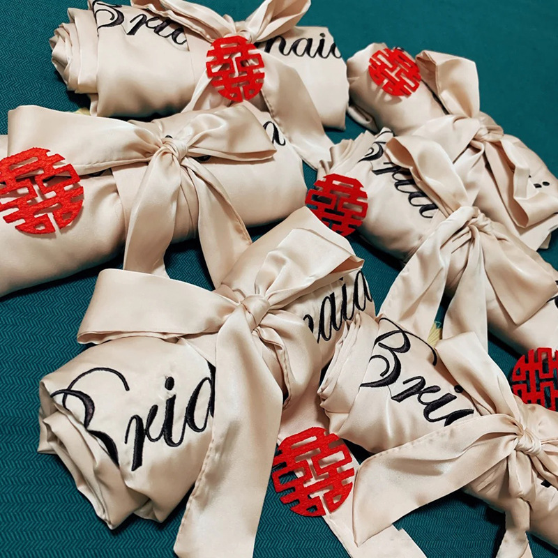 Bridal bridesmaid Group morning gown wedding spring and autumn makeup birthday girlfriends party lying red nightdress wedding long-sleeved pajamas Bridal bridesmaid Group morning gown wedding spring and autumn makeup birthday girlfriends party lying red nightdress wedding long-sleeved pajamas