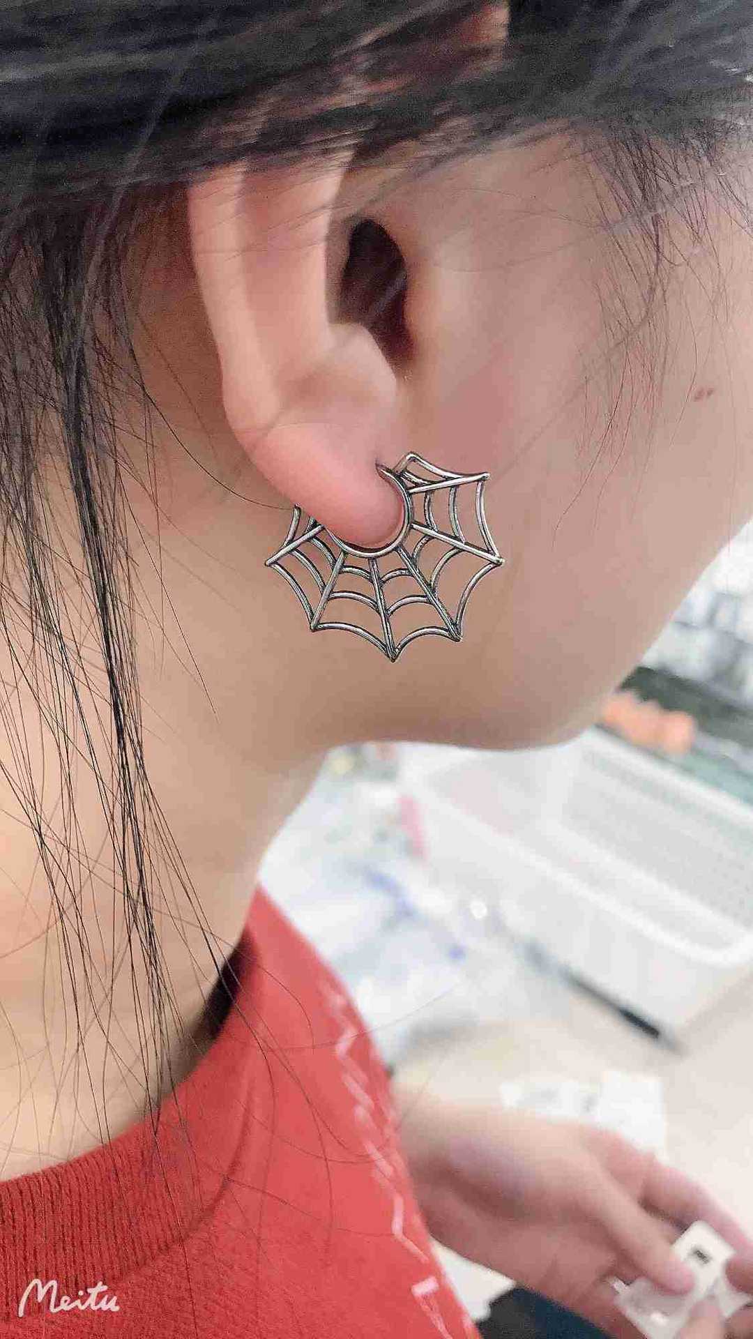 Geometric exaggerated personality titanium steel retro spider web earrings men's and women's fashion earrings wholesale spot