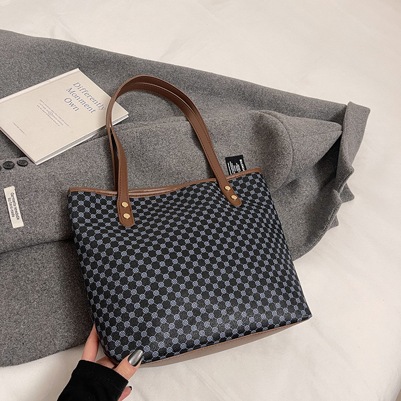 2024 invierno retro bolso de mano de gran capacidad para mujer nuevo bolso de axila para mujer bolso de hombro para viajero extranjero