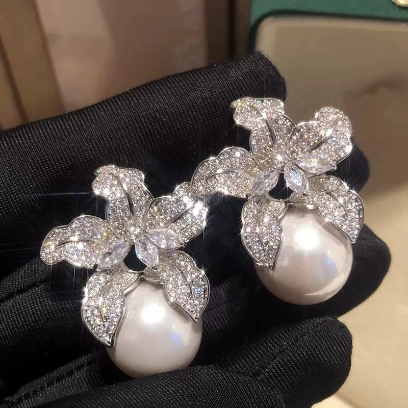 Серьги с жемчугом и цирконием, серебро, стиль Chanel, висячие 14.9×11×2.9 см