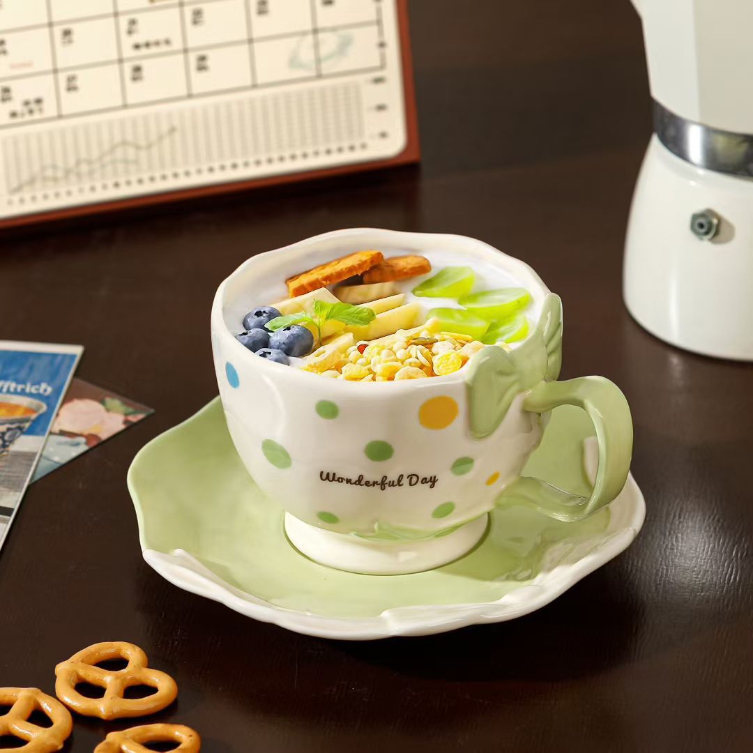 Creativa onda de dibujos animados punto arco taza y plato combinación de taza de cerámica personalidad de alto valor facial regalo taza de agua de té de la tarde