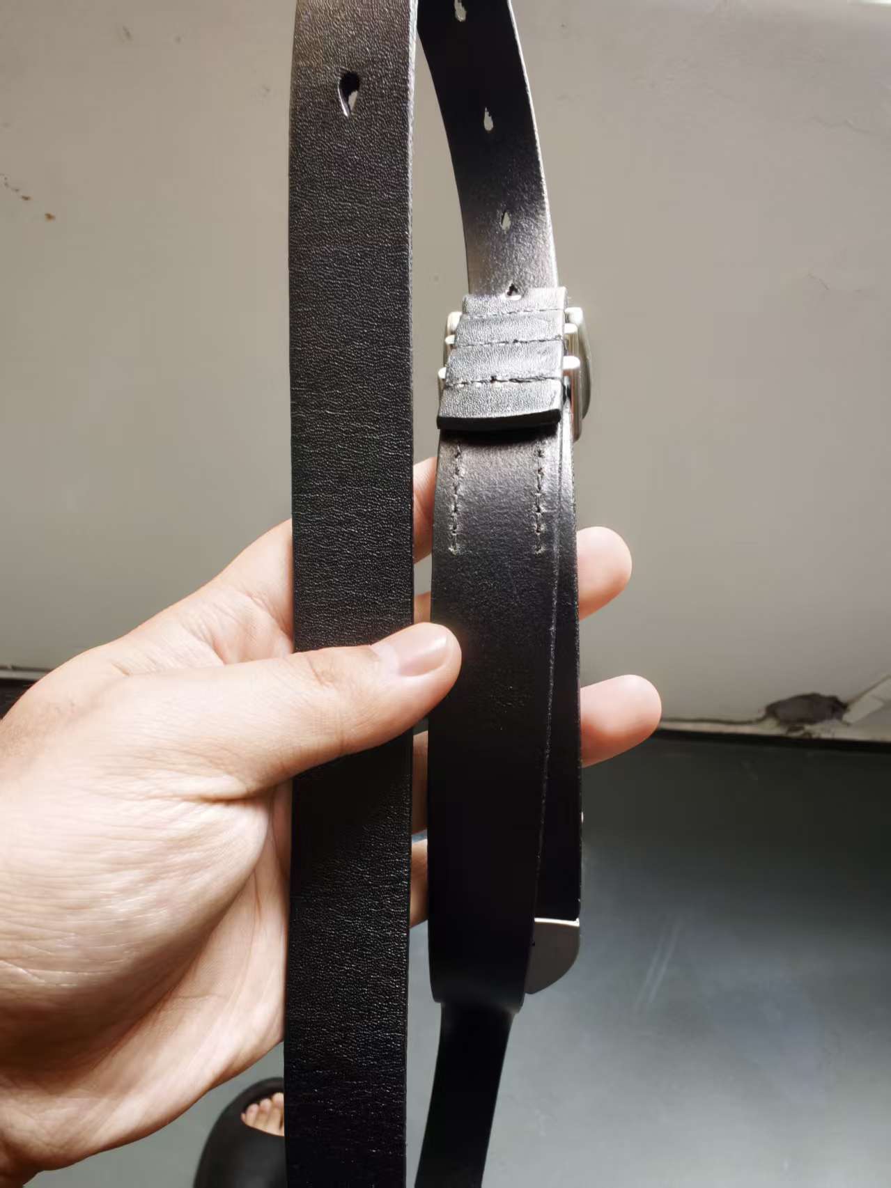 Men's belt made from top-layer pure cowhide with simple silver buckle, premium genuine leather belt, fashionable and stylish unisex waist belt.