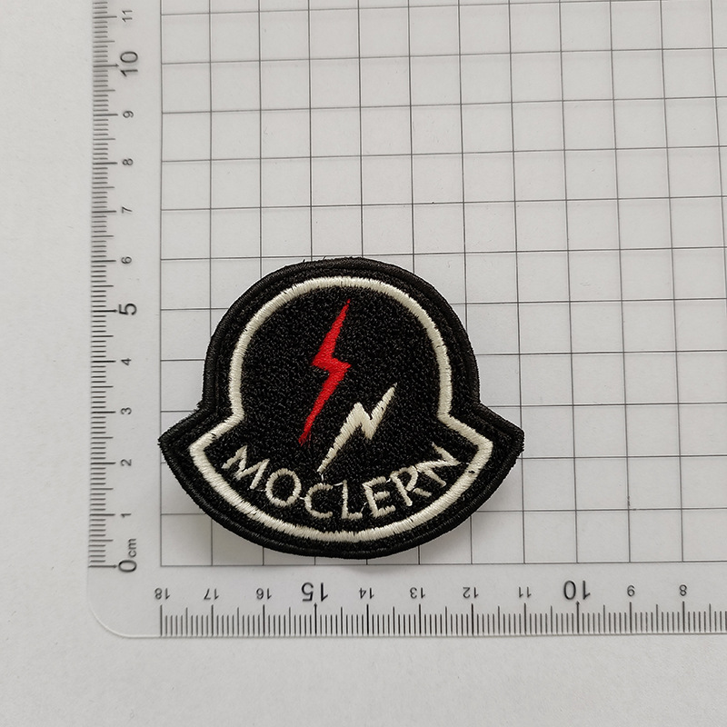闪电字母毛巾绣黑色小标胸章臂章电脑绣花标章仔刺绣布贴破洞补丁