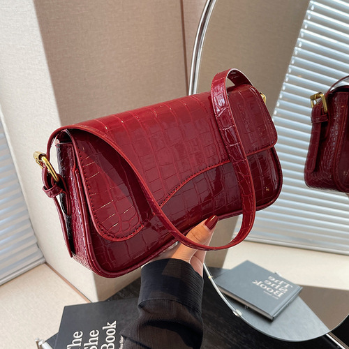 Bride's Underarm Bag Women 2024 New Versatile Shoulder Crossbody Bag High-Grade Texture Small Square Wedding Bag