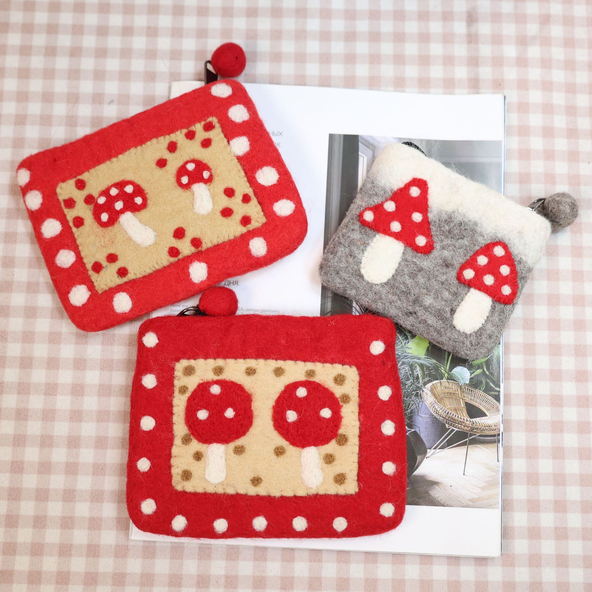 New New Year's Gift Cute Forest Style Soft Wool Felt Mushroom Coin Purse Card Holder Storage Bag Can Hold Mobile Phones