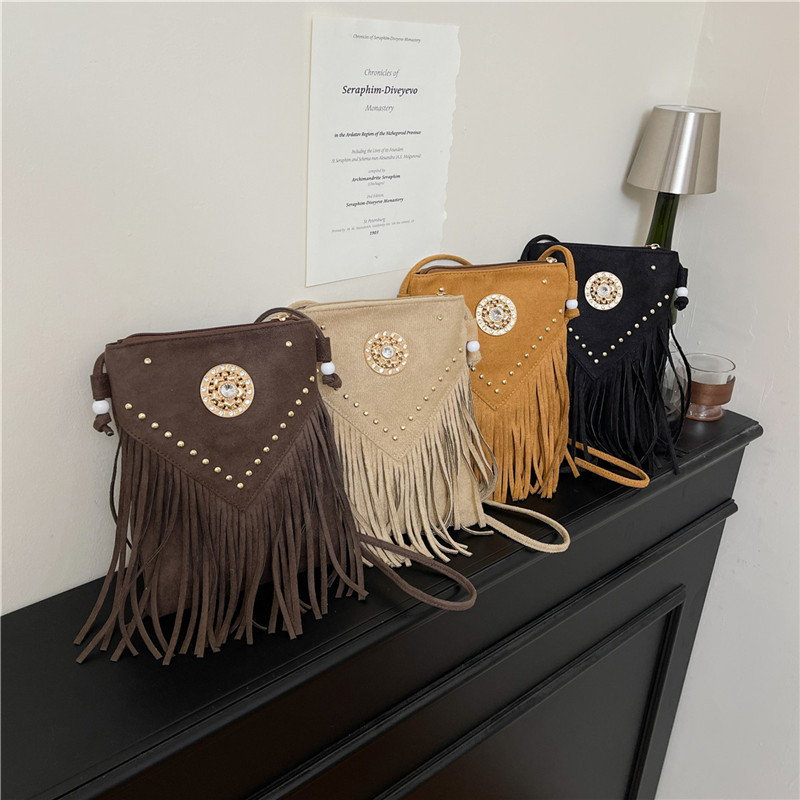 秋冬新款亚马逊爆款欧美潮流时尚磨砂铆钉流苏包跨境单肩斜挎小包