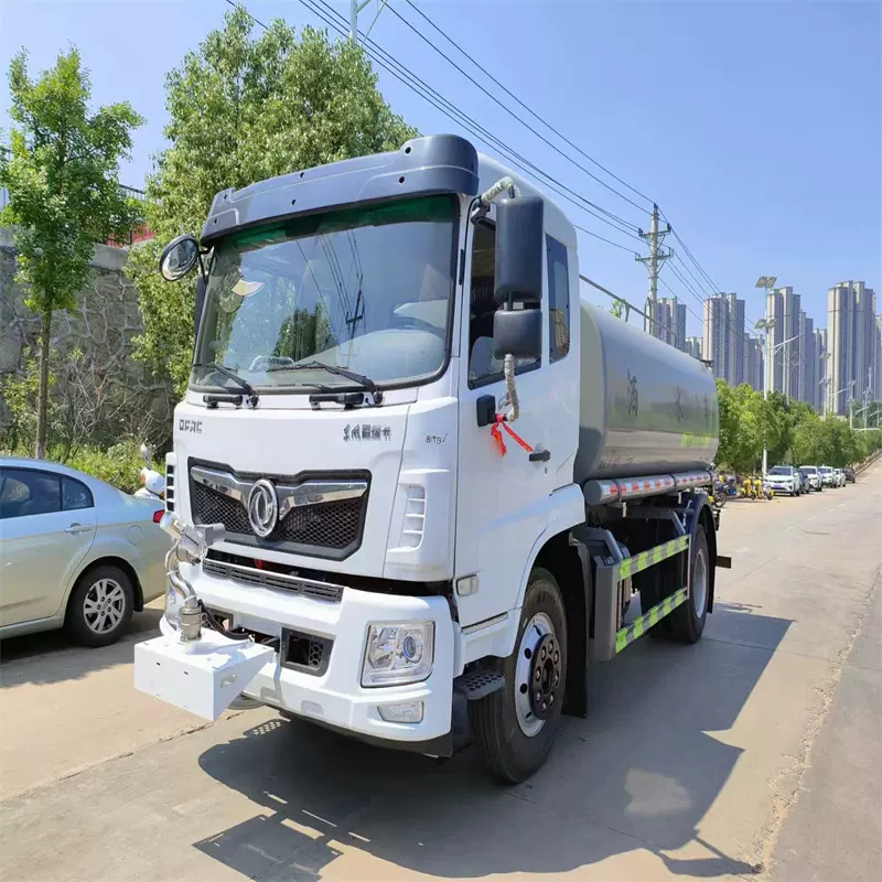 出口10吨洒水车厂家价格优惠大型30吨工地矿山洒水车可分期包上户