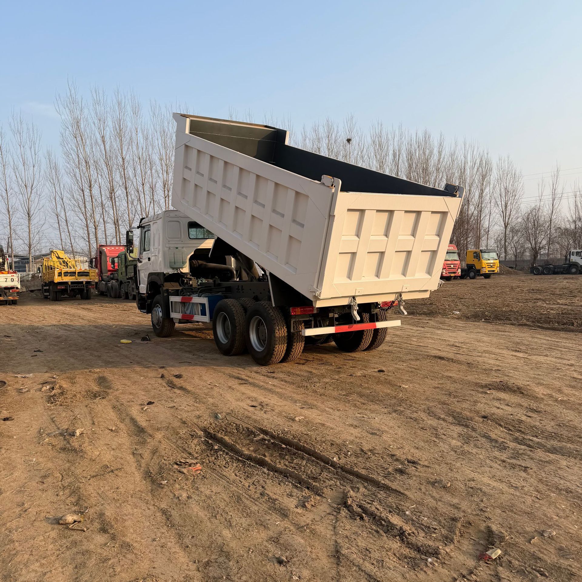 Export Cross-Border African Used Truck Howo Reinforced Bumper Rear Flip 371 Horsepower 6X4 Dump Truck