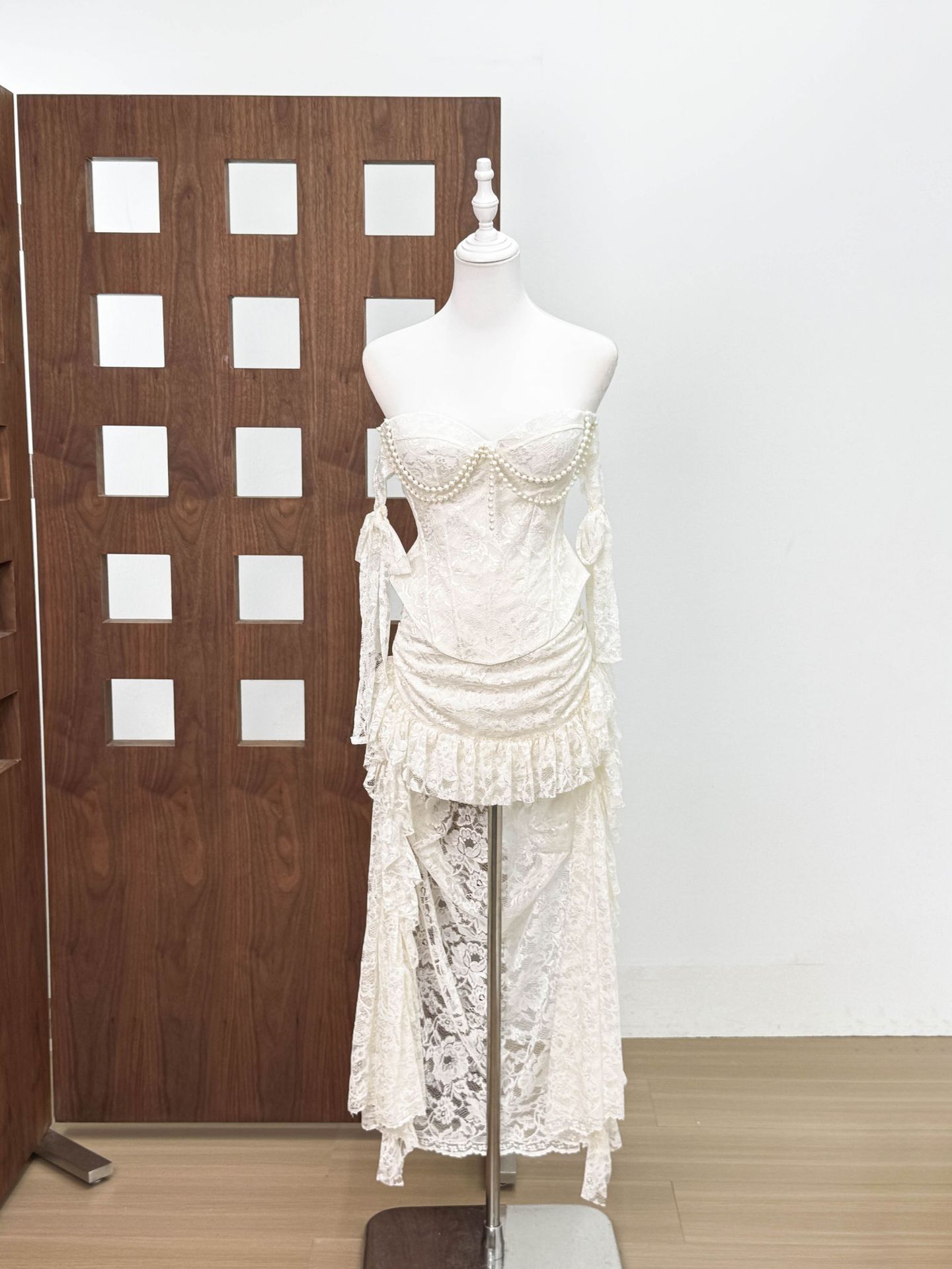 Off-white (two-piece set)