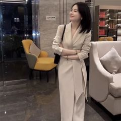 网红爆款时尚连衣裙女2025秋季款气质轻奢职业收腰系带显瘦西装裙