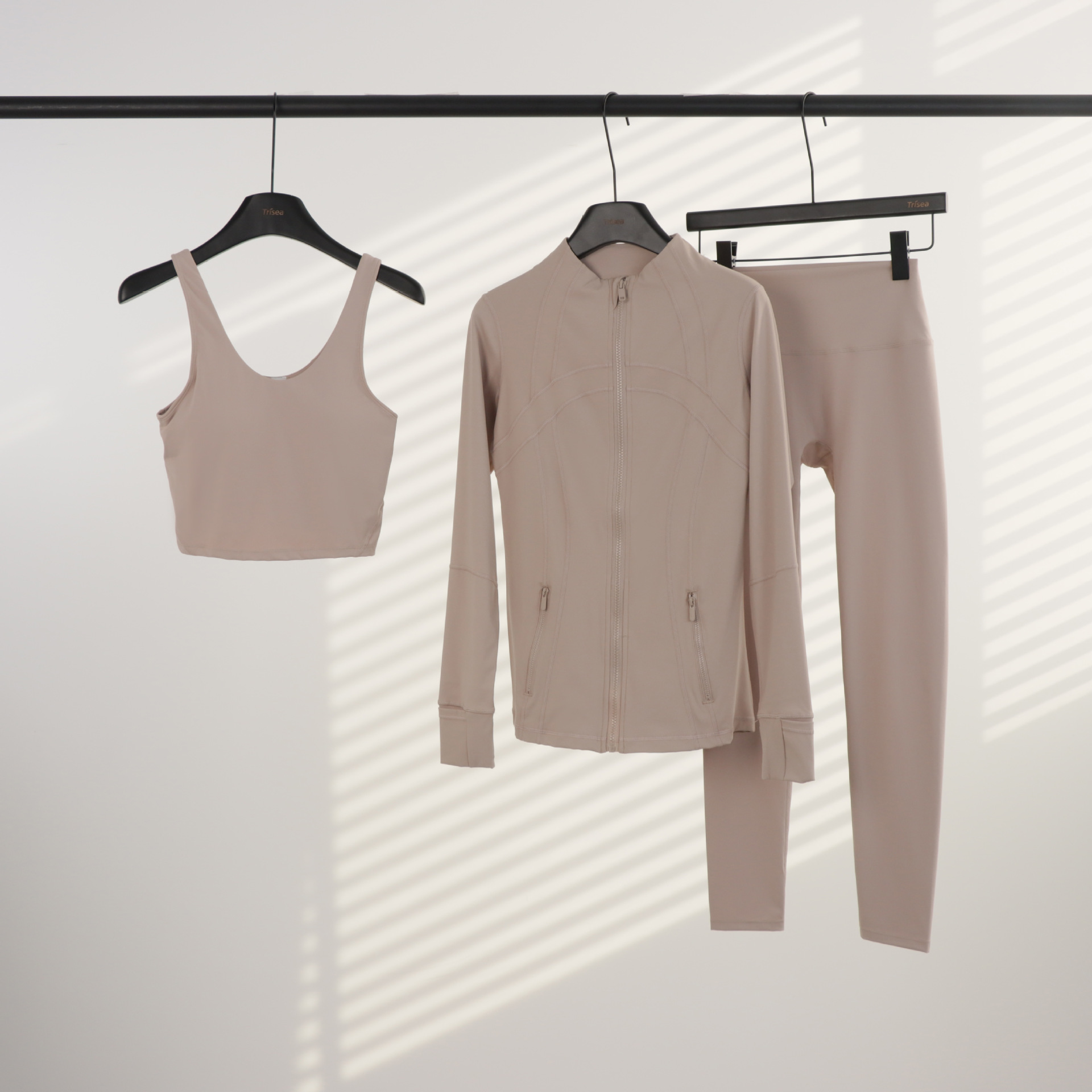 Conjunto de yoga LULU de tres piezas: chaqueta, camiseta sin mangas con cuello en U y leggings de cintura alta para mujer.