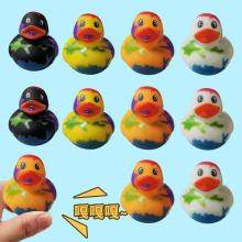 搪胶创意PVC涂绘鸭子可发声浮水鸭子儿童沙滩玩具鸭