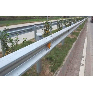 快速交货快速生产公路护栏用于交通障碍防撞加厚道路护栏源头厂家