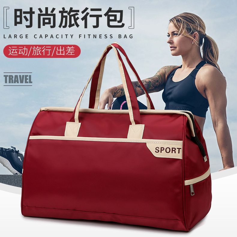 Capacious fashionable travel bag