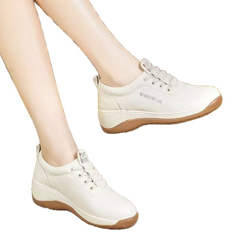 2026 primavera nuevos zapatos de tacones inclinados zapatos blancos de mujer zapatos de viaje cómodos de suela suave deportes de mediana edad zapatos de madre image 6