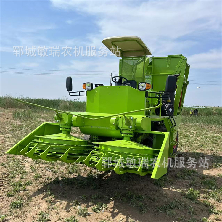 轮式四驱自走式青储机玉米秸秆青贮饲料收割机皇竹草苜蓿草收获机