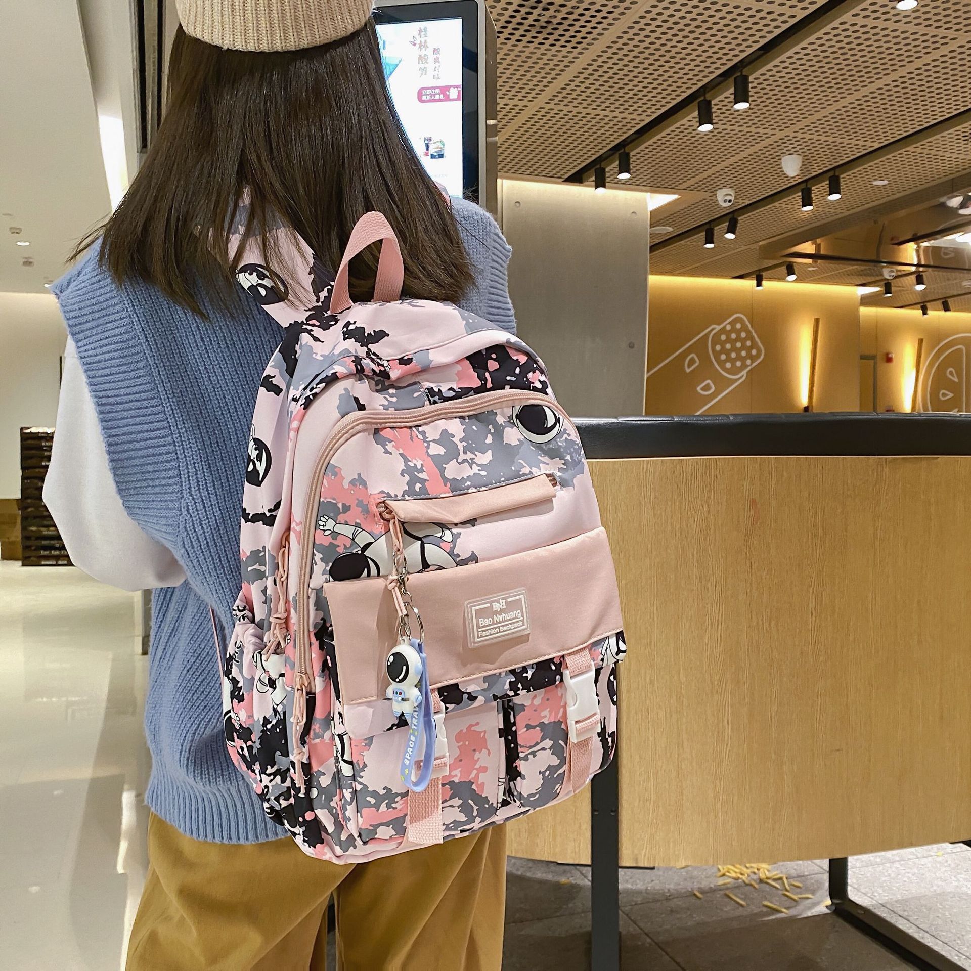 2022021717505008359681w3024h30