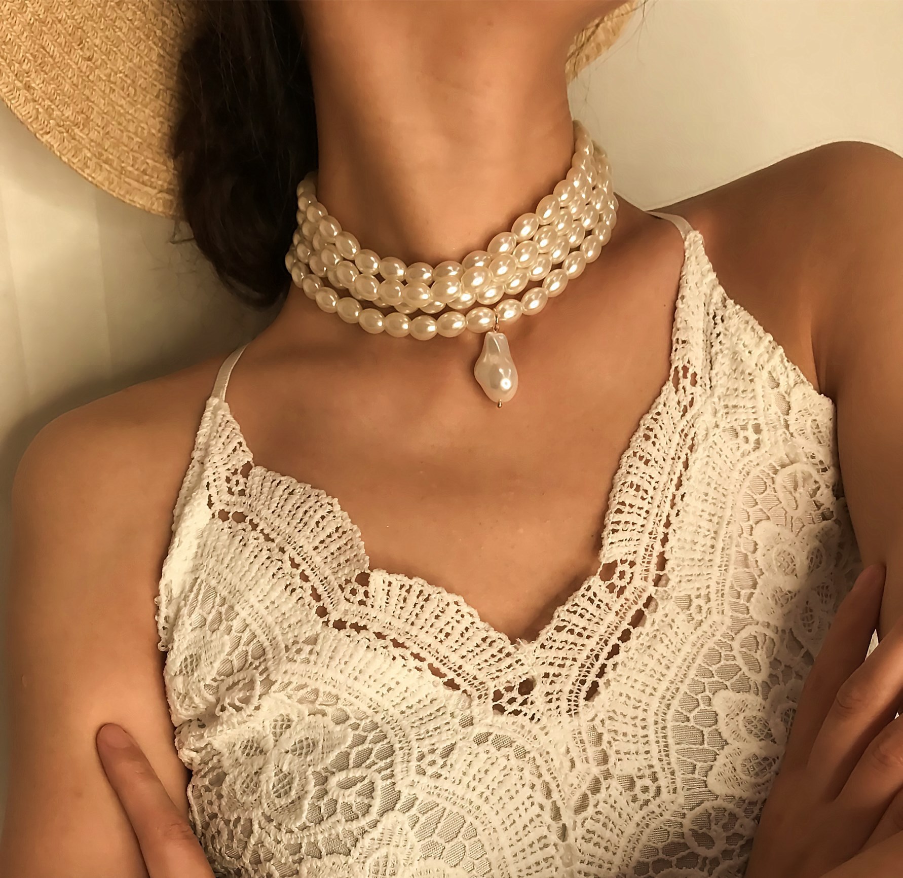 Fashionable geometric accessory from pearl