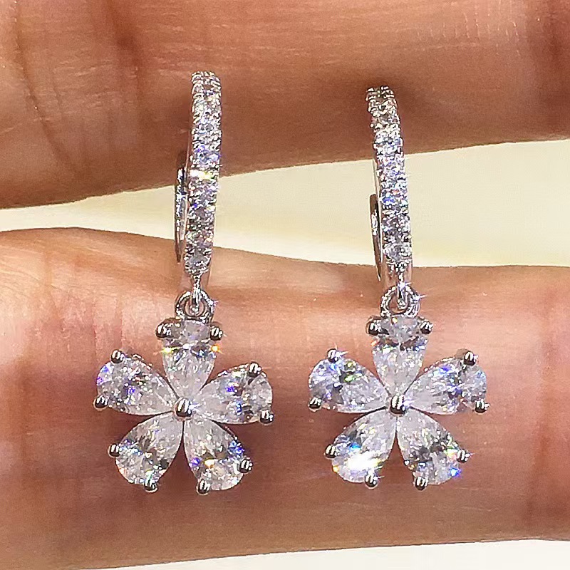 Nuevos pendientes de flores de zircon de alta calidad, pendientes de vacaciones ligeros de lujo, pendientes de pétalos de flores al por mayor.