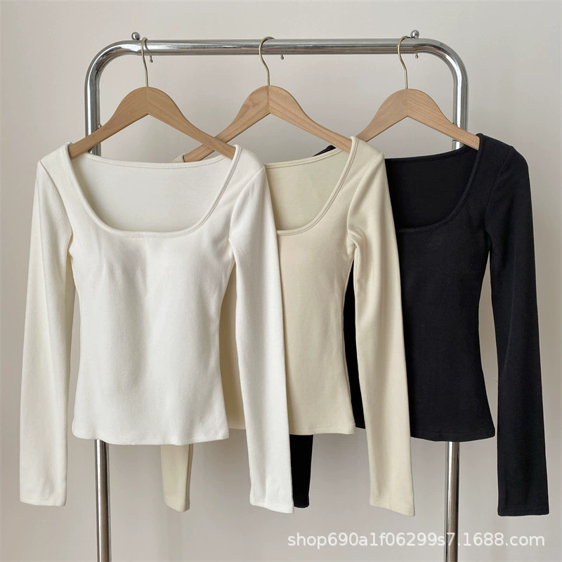 Новая тканевая блузка с длинными рукавами и вкладышами для груди.