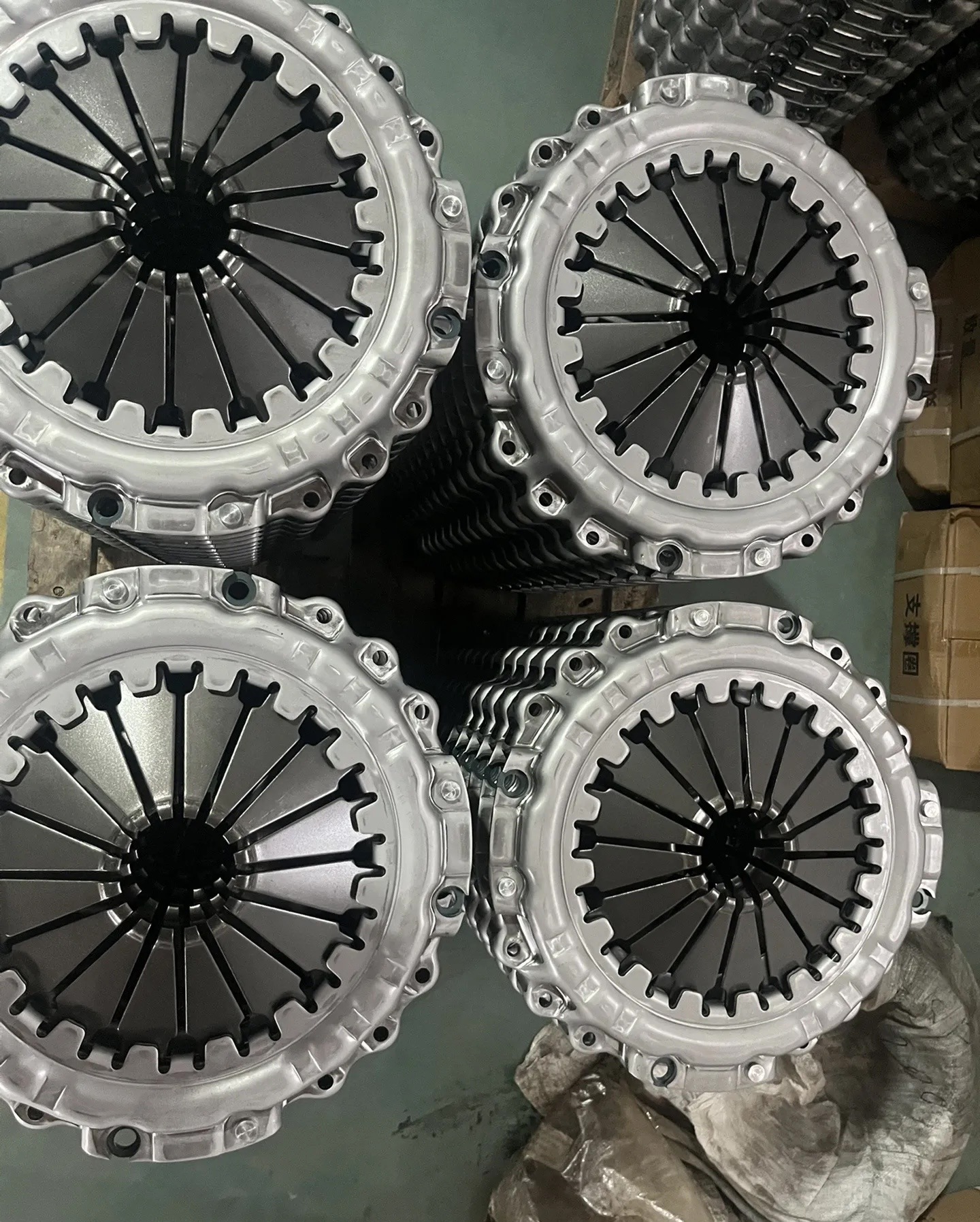 WG9921160200 Heavy-duty truck 430L2 clutch pressure plate, compatible with Shandeka, Howo T7H, Weichai, and Jiefang J6P