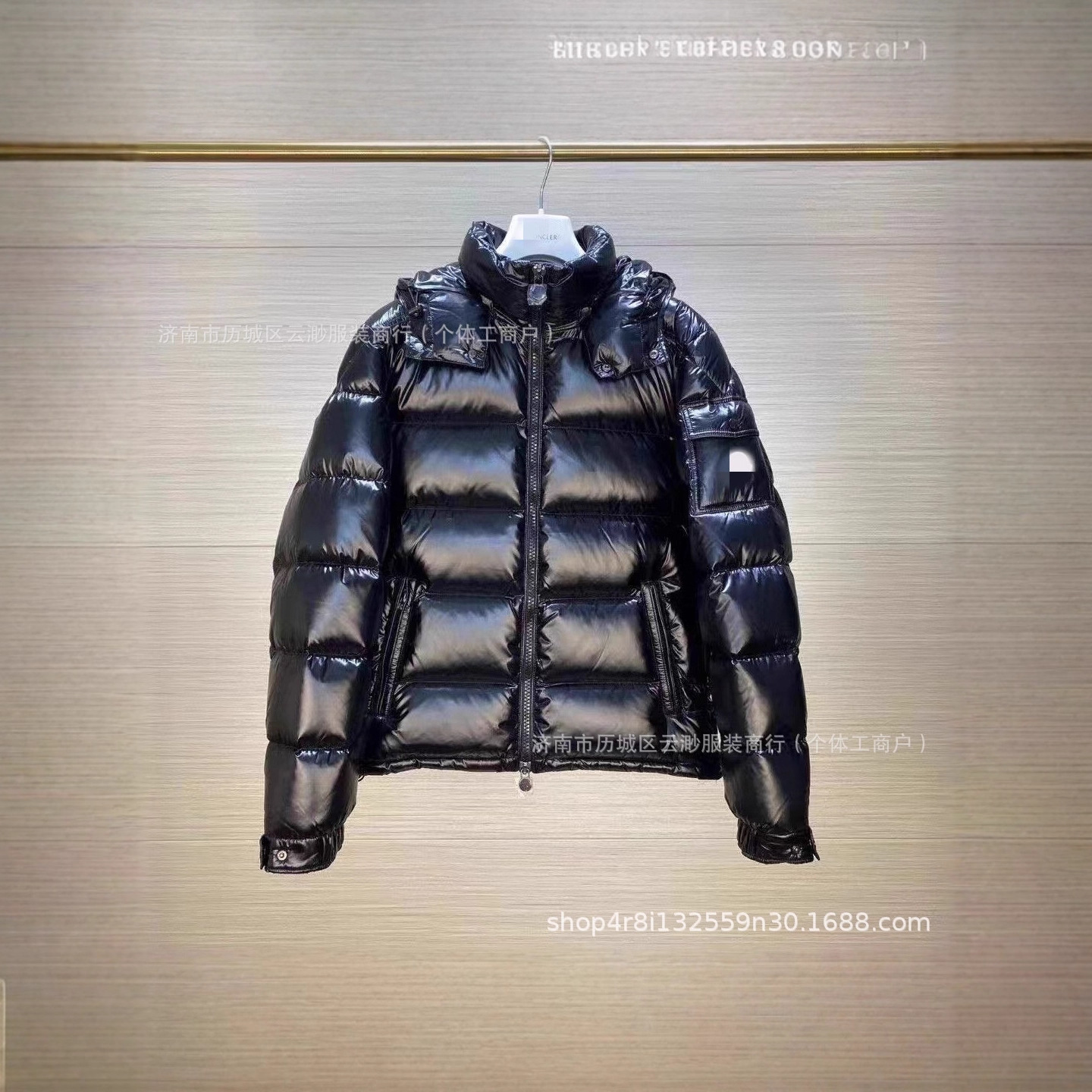 新款2025男女羽绒服同款短款冬季连帽鸭绒情侣保暖亮面外套