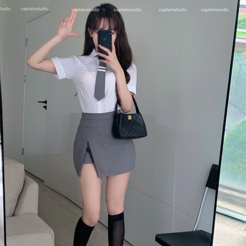 대학 스타일 한국 스타일 반팔 셔츠 세트 여성 여름 새로운 슬리밍 디자인 센스 셔츠 그레이 스플릿 스커트