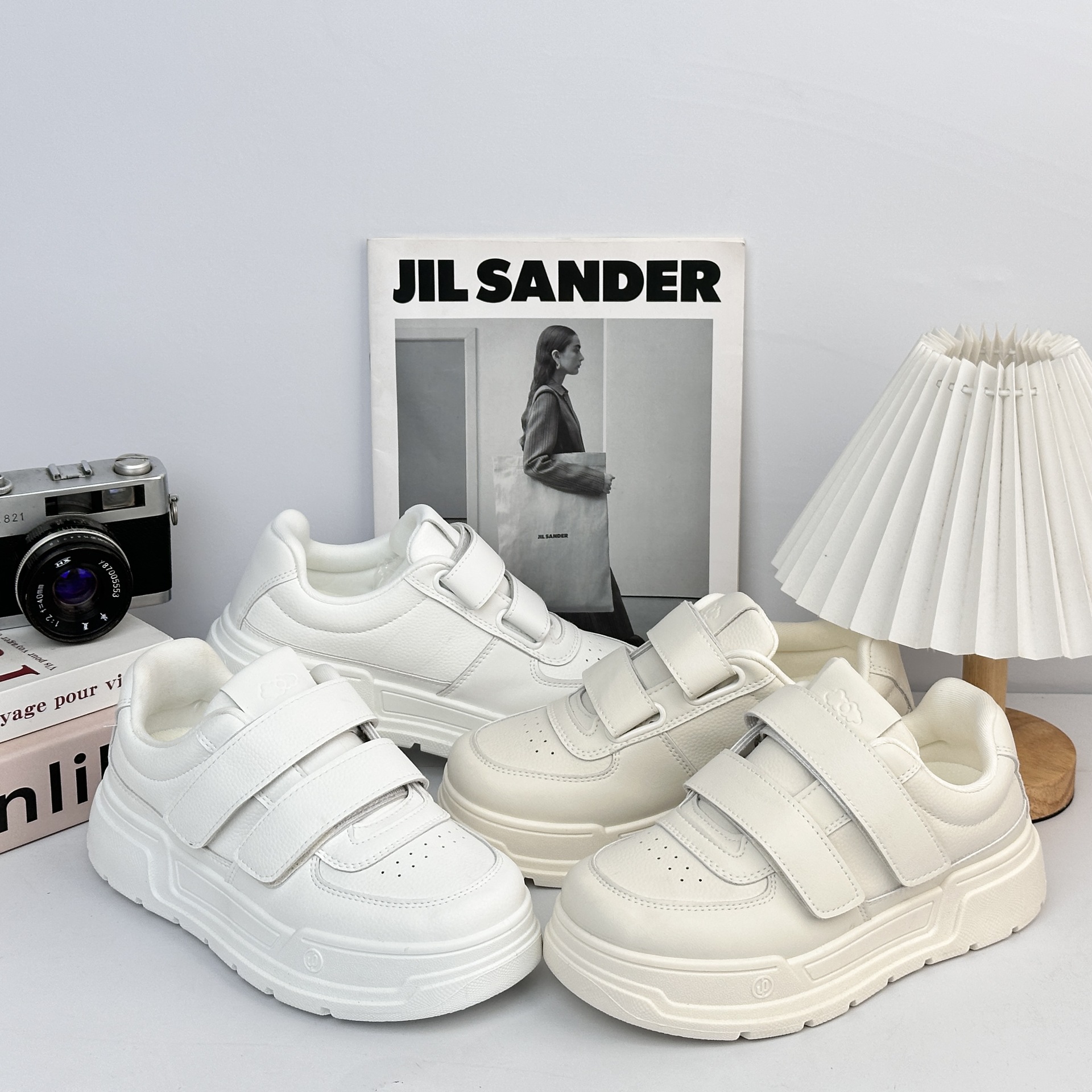 Yuanbo zapatos blancos para estudiantes 2025 nuevos nichos de explosión de zapatos grandes y bonitos, zapatos de skate elevados con suela gruesa