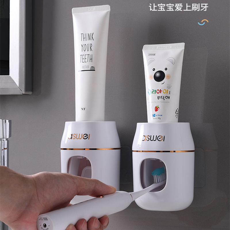 歯磨き粉の神器を押し出す全自動押出機の棚に壁掛け式の怠け者の歯ブラシを置く|undefined