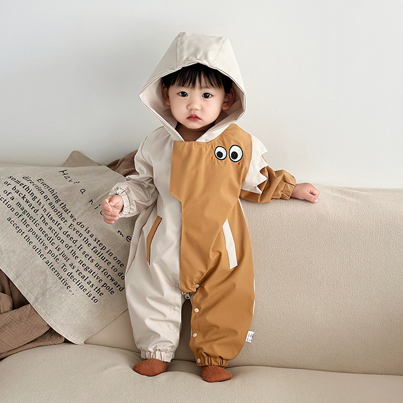 春のタイプの男の子は左右に突撃服をつなぎ合わせます。|undefined