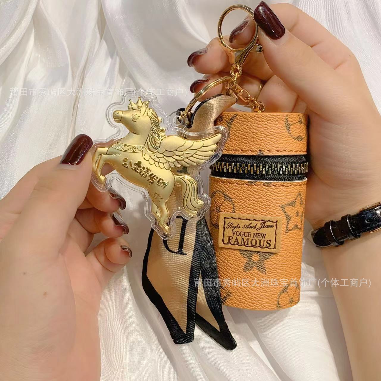 Año del Caballo de oro llavero de automóvil pequeño colgante 999 dinero de inmediato bolso llavero personalizado pequeño regalo