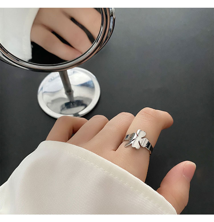 1 Piece Fashion Four Leaf Clover Titanium Steel Asymmetrical Plating Rings display picture 2