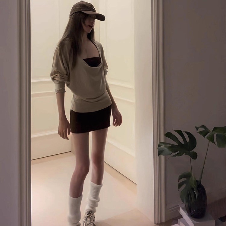 초가을에는 2025년 신상품 한국 스타일 슬림핏 홀터넥 서스펜더 힙 스커트 여성용 드레스 전체 세트와 매치하세요.