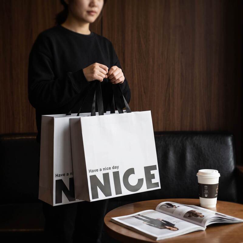 High-End Waistless Silver Paper Bags for Clothing Stores, Custom Gift Packaging Bags, Beauty Salon Shopping Bags