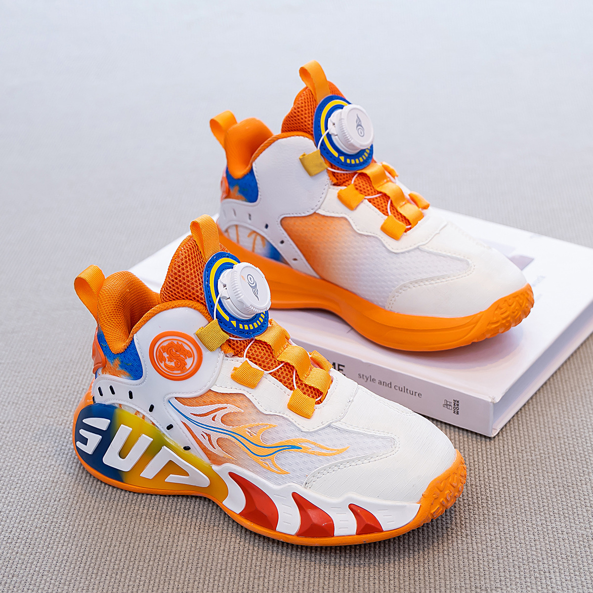 Zapatos deportivos para niños 2026 primavera y otoño nuevos zapatos de baloncesto para niños grandes zapatos casuales transpirables zapatos de carreras para niñas