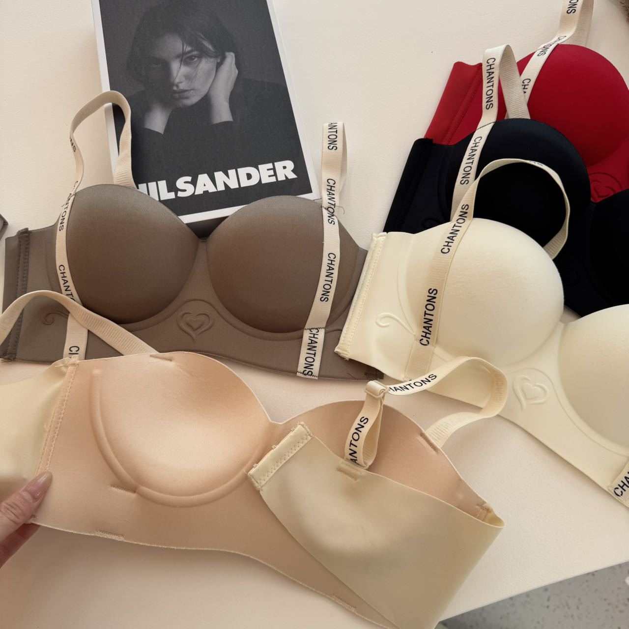 Ventas directas de fábrica comercio electrónico transfronterizo Sudeste de Asia Vietnam Tailandia damas burbujas encaje pecho pequeño recogido sujetador Tovin